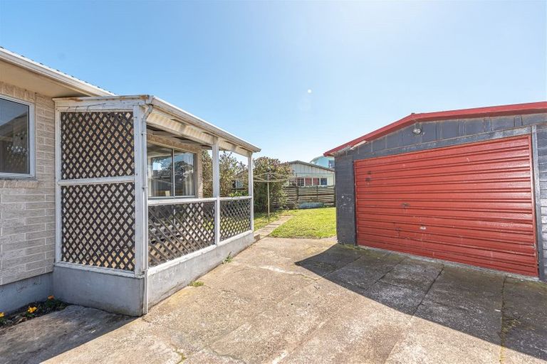 Photo of property in 112 Hinau Street, Castlecliff, Whanganui, 4501