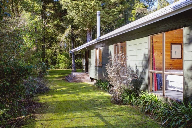 Photo of property in 6 Kaiuru Avenue, Pukawa Bay, Turangi, 3381