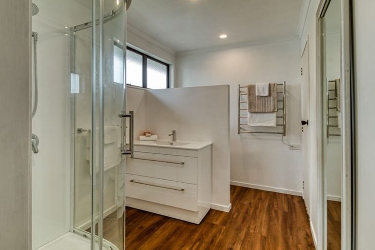 Photo of property in 1 Kaweka Place, Havelock North, 4130