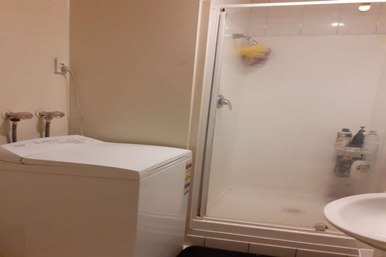 Photo of property in Terrace Tower Apartments, 5a/126 The Terrace, Wellington Central, Wellington, 6011