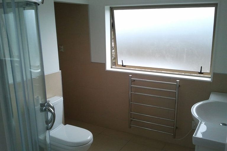 Photo of property in 75c Pleasant Road, Glen Eden, Auckland, 0602