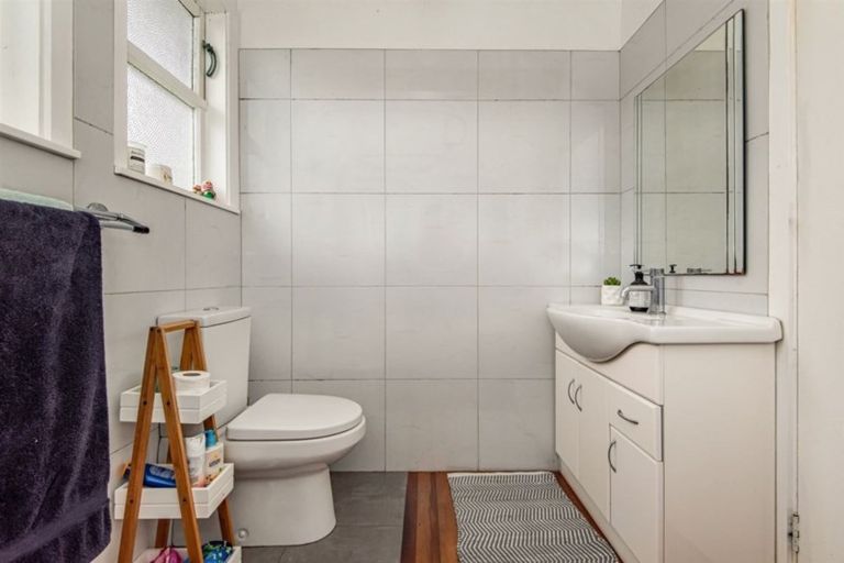 Photo of property in 46 Philomel Crescent, Bayswater, Auckland, 0622