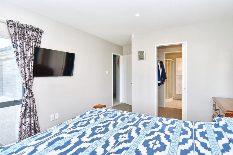 Photo of property in 2 Strone Close, Broomfield, Christchurch, 8042