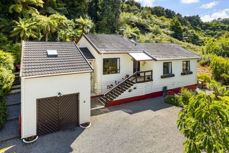Photo of property in 128 Rahui Road, Otaki, 5512