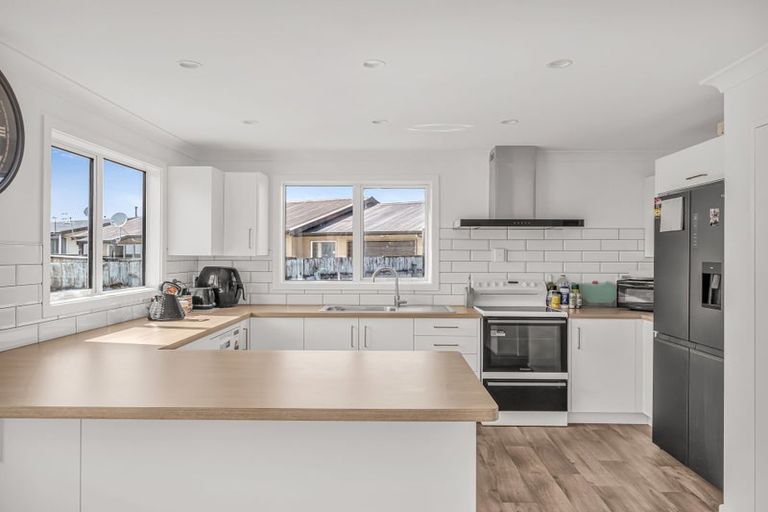 Photo of property in 11 Leander Place, Milson, Palmerston North, 4414