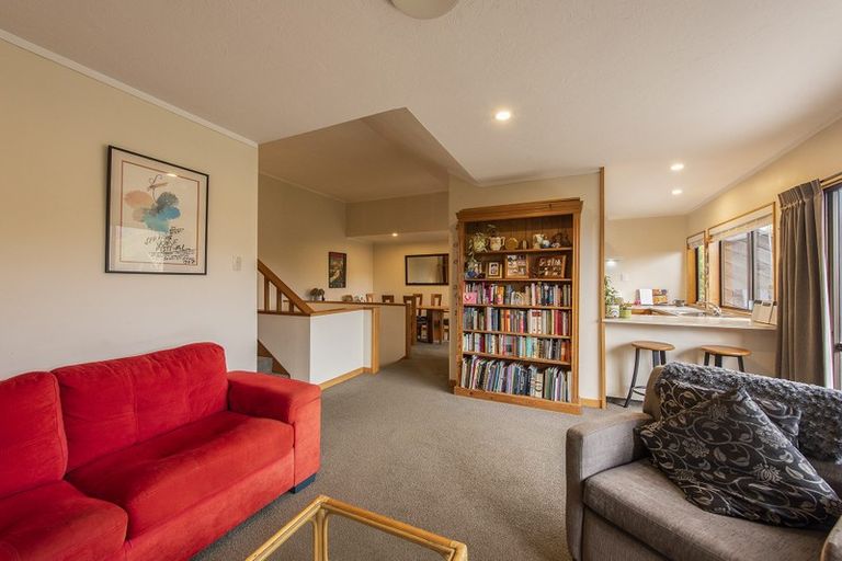Photo of property in 16b Parklands Drive, Karori, Wellington, 6012