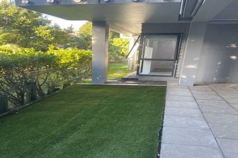 Photo of property in 9a Gwenand Place, Botany Downs, Auckland, 2010