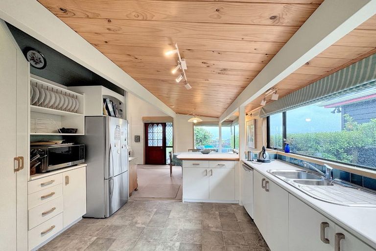 Photo of property in 123 Marine Parade, Eastbourne, Lower Hutt, 5013