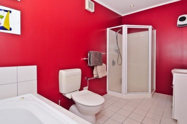 Photo of property in 933 Heaphy Terrace, Fairfield, Hamilton, 3214