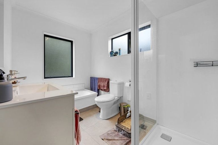 Photo of property in 12 Pangu Way, Mangere, Auckland, 2022