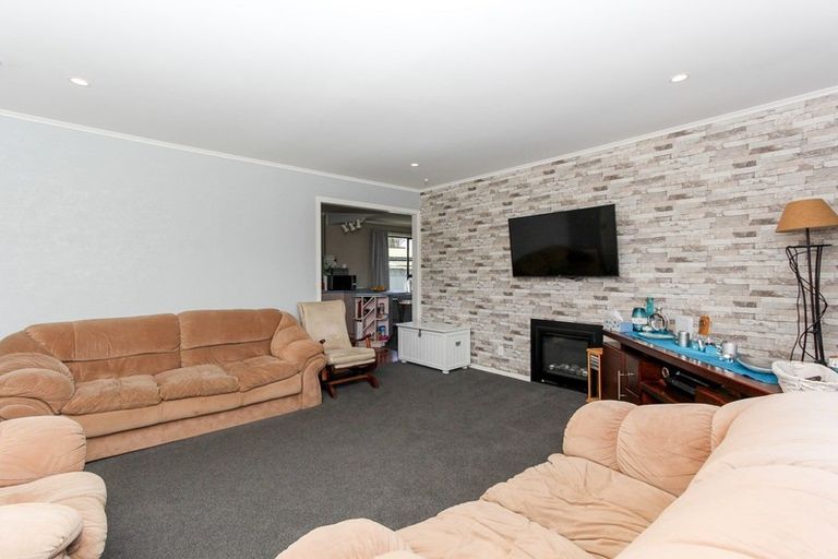 Photo of property in 14 Karaka Street, Merrilands, New Plymouth, 4312