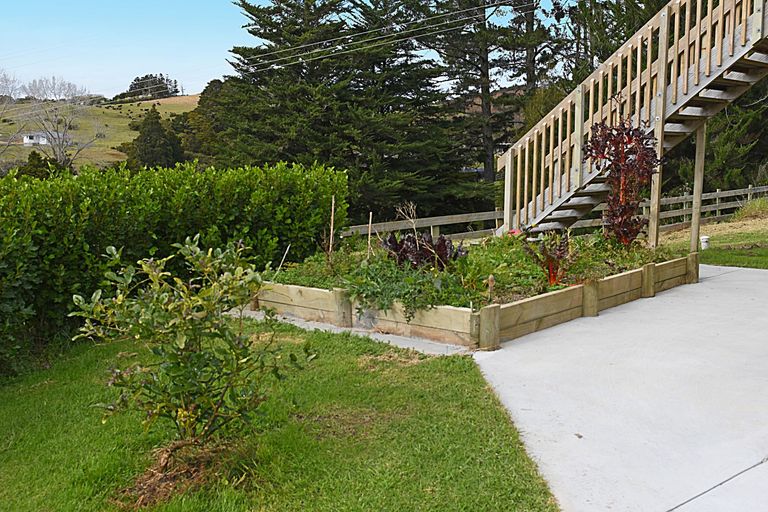 Photo of property in 17 Lupis Way, Kaiwaka, 0573