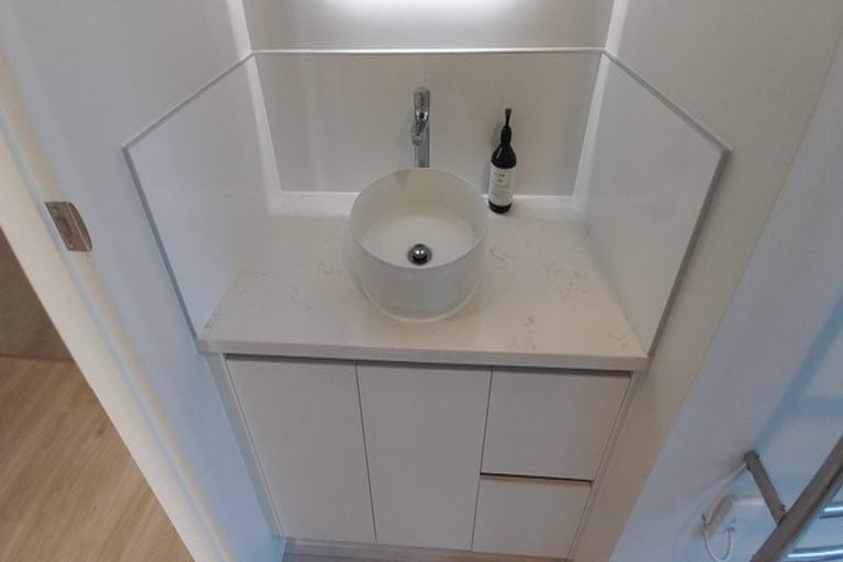 Photo of property in 2 Meenas Place, Cable Bay, 0420