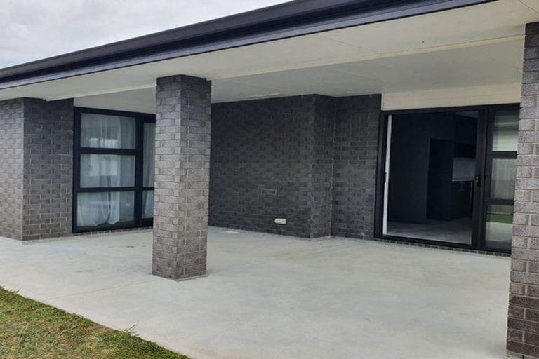 Photo of property in 1 Poutawa Lane, Clarks Beach, 2122