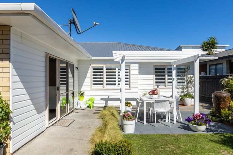 Photo of property in 1/122 Clawton Street, Westown, New Plymouth, 4310