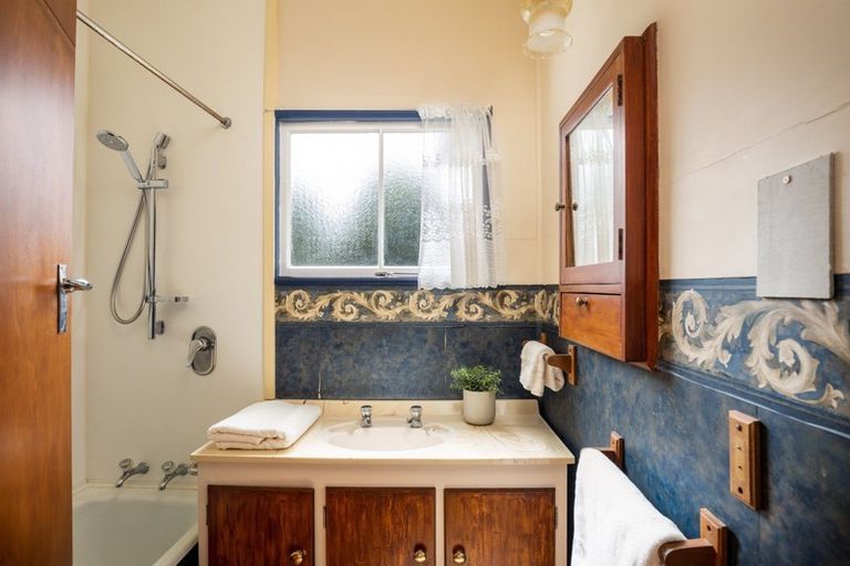 Photo of property in 65 Paynters Avenue, Strandon, New Plymouth, 4312