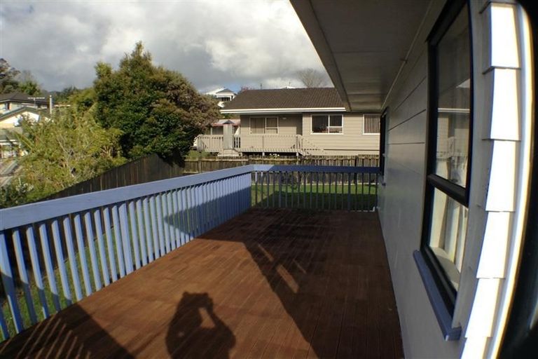 Photo of property in 11 Santiago Crescent, Unsworth Heights, Auckland, 0632