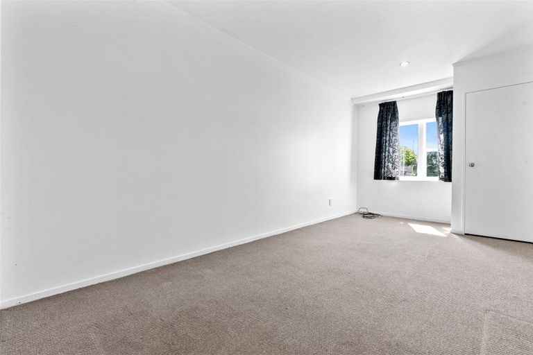 Photo of property in 24 Estuary Road, Weymouth, Auckland, 2103