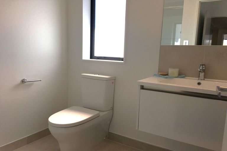 Photo of property in 2 Shortfin Place, Flat Bush, Auckland, 2019