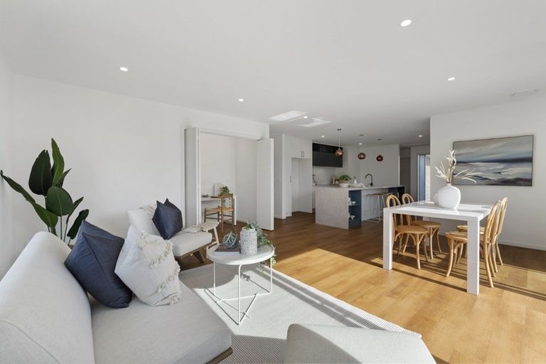 Photo of property in 18 Karearea Avenue, Waikanae, 5036