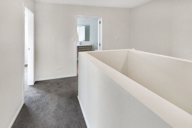 Photo of property in 4/12 Mana Avenue, Titahi Bay, Porirua, 5022