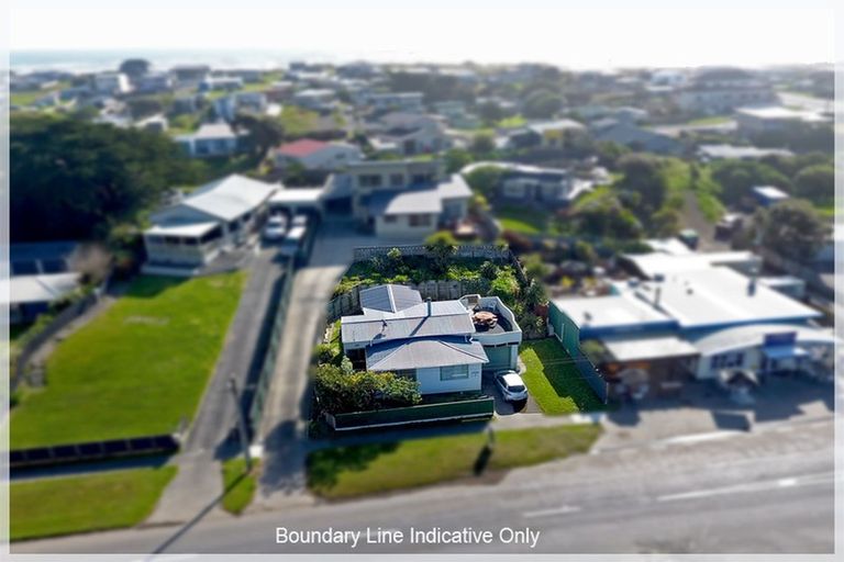 Photo of property in 50 Signal Street, Foxton Beach, Foxton, 4815