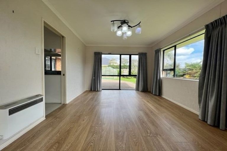 Photo of property in 104 Westerham Drive, Dannemora, Auckland, 2016