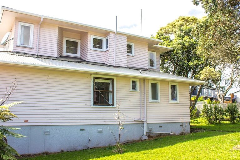 Photo of property in 572 Beach Road, Rothesay Bay, Auckland, 0630
