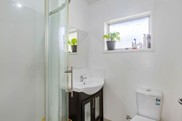 Photo of property in 2/79 Archers Road, Hillcrest, Auckland, 0629