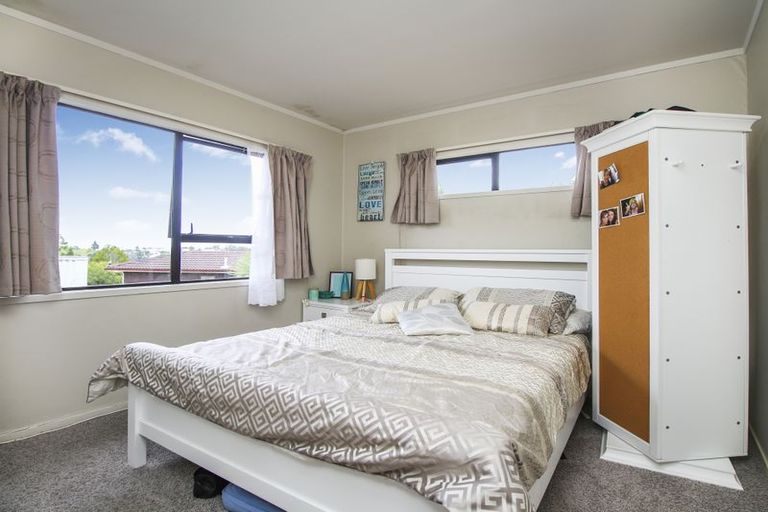 Photo of property in 24 Pahi Place, West Harbour, Auckland, 0618