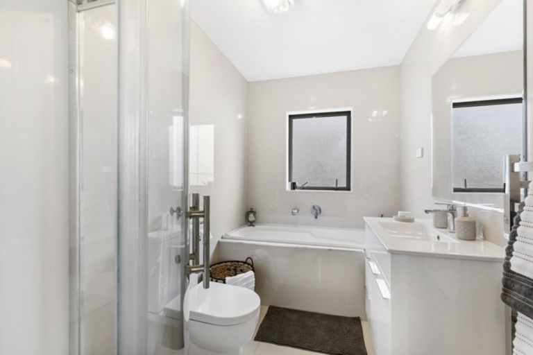 Photo of property in 2f Wood Street, Papakura, 2110