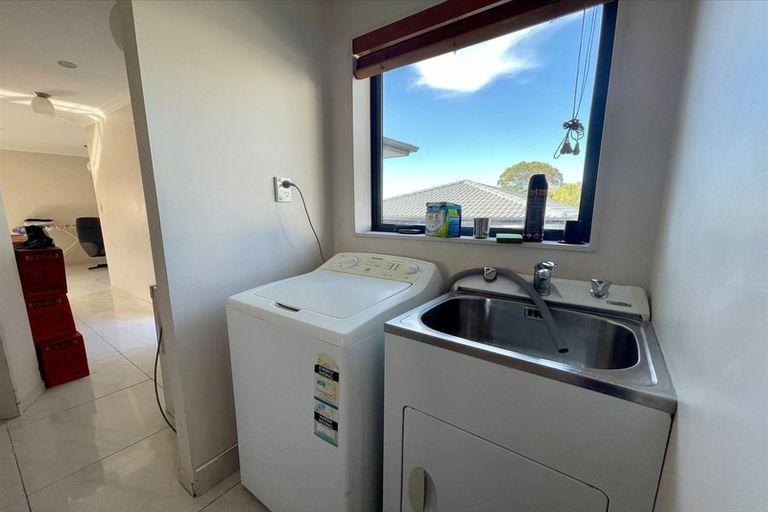 Photo of property in 96 Sunvue Road, Glen Eden, Auckland, 0602