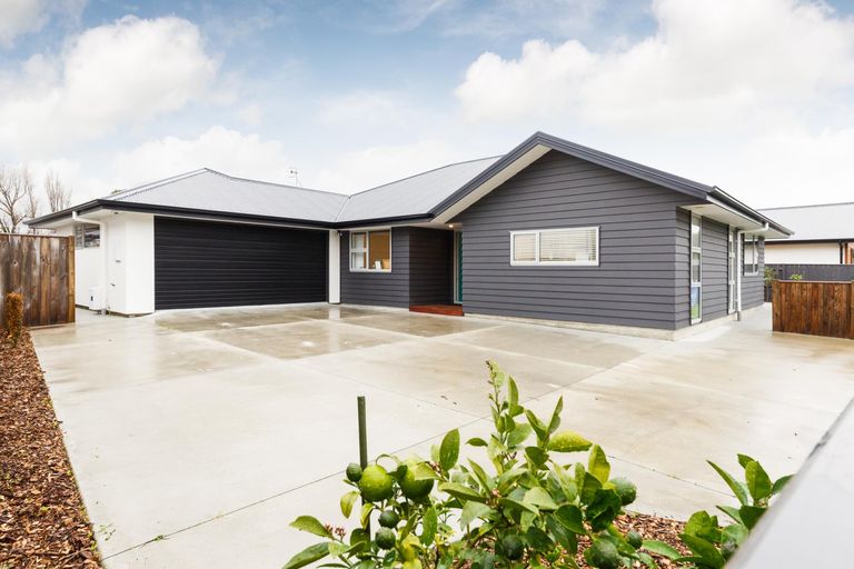 Photo of property in 14 Freedom Drive, Kelvin Grove, Palmerston North, 4414