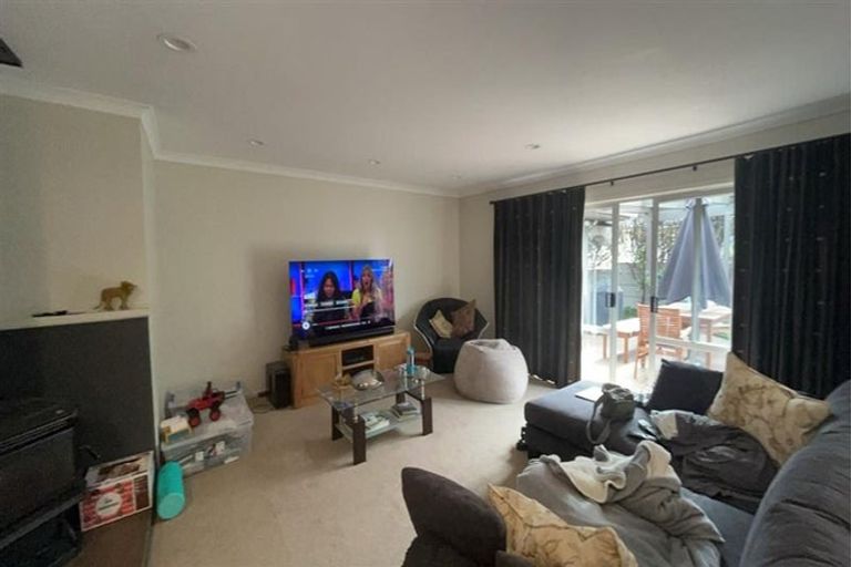 Photo of property in 9 Quibray Place, Botany Downs, Auckland, 2010