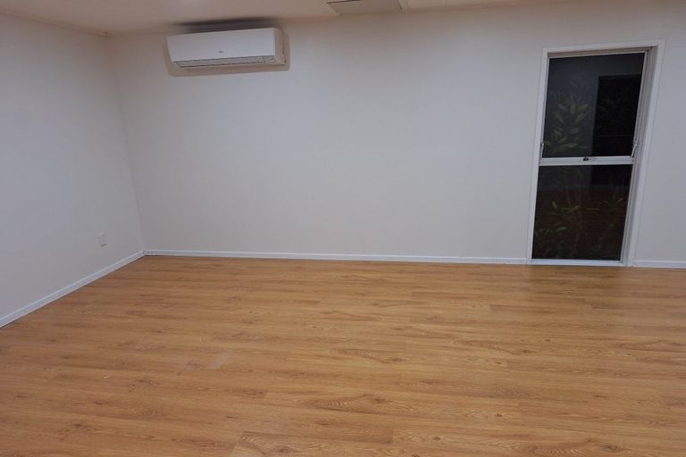Photo of property in 2/56 Lavery Place, Sunnynook, Auckland, 0632