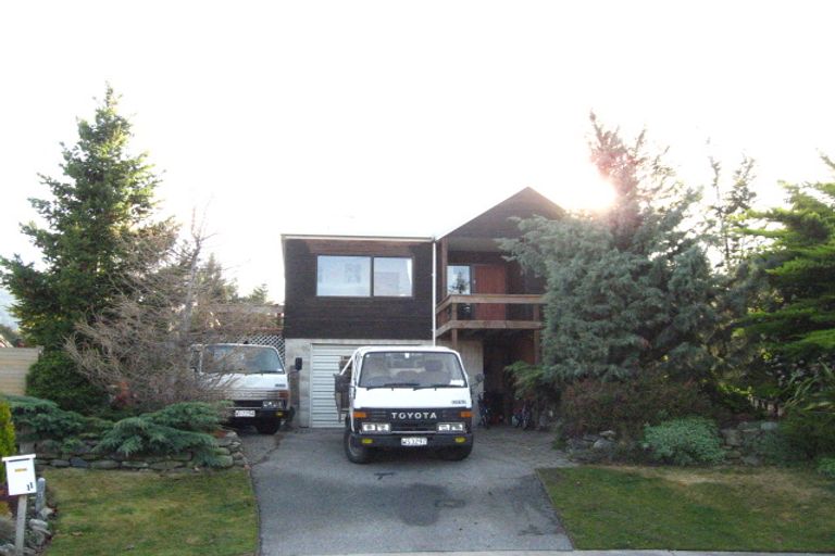 Photo of property in 11 Larch Court, Kelvin Heights, Queenstown, 9300