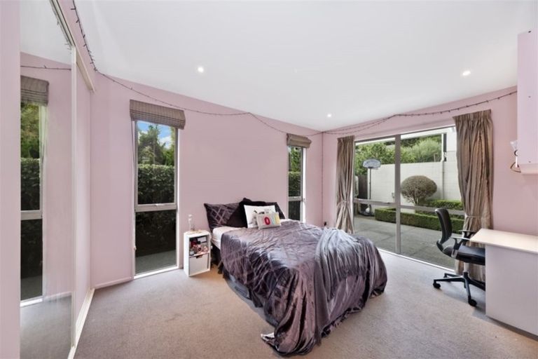 Photo of property in 51 Strowan Road, Strowan, Christchurch, 8052