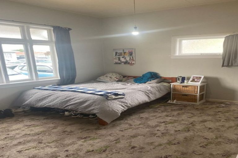 Photo of property in 22 Mcgiffert Street, Palmerston North, 4410