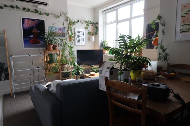 Photo of property in Fountain Court, 11/48 Oriental Parade, Oriental Bay, Wellington, 6011