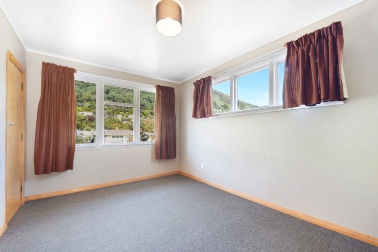 Photo of property in 103 Waikawa Road, Picton, 7220