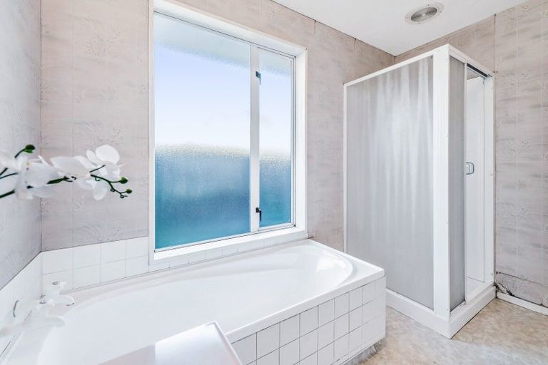 Photo of property in 1/5 Showgate Avenue, Sockburn, Christchurch, 8042