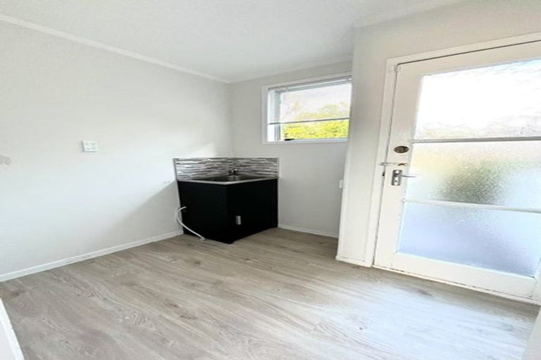 Photo of property in 104 Kemp Road, Massey, Auckland, 0614