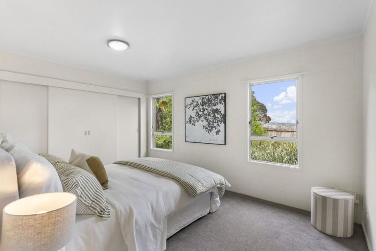 Photo of property in 2/218 East Coast Road, Forrest Hill, Auckland, 0620