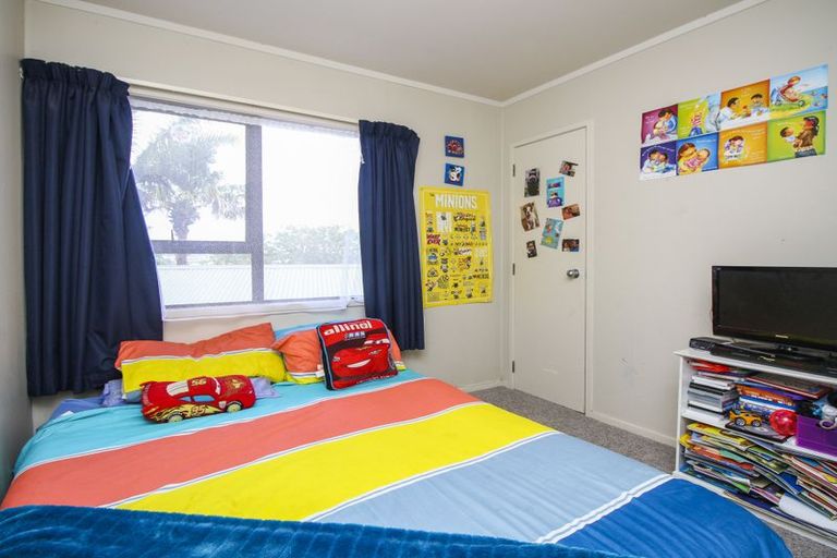 Photo of property in 24 Pahi Place, West Harbour, Auckland, 0618