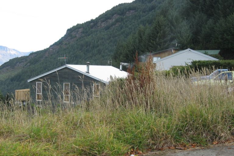 Photo of property in 2b Bird Place, Fernhill, Queenstown, 9300
