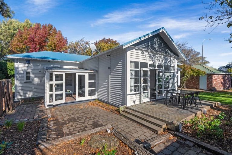 Photo of property in 28 Straven Road, Riccarton, Christchurch, 8011