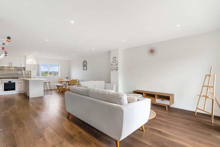 Photo of property in 73 Bordeaux Parade, Te Atatu South, Auckland, 0610