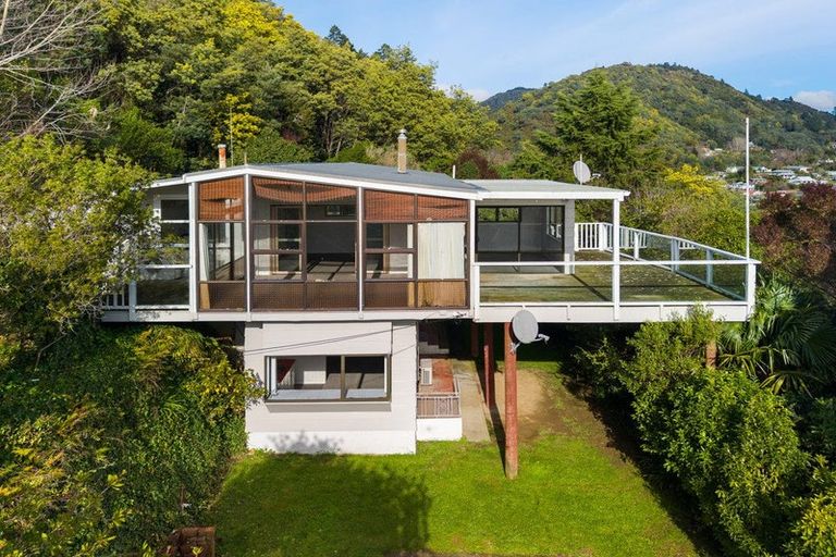 Photo of property in 126 Wellington Street, Picton, 7220