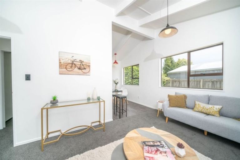Photo of property in 2/92c Englefield Road, Northwood, Christchurch, 8051