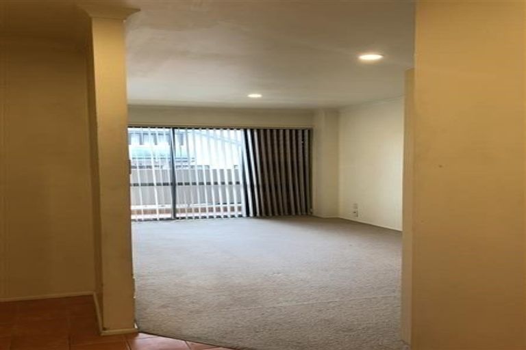 Photo of property in 5c/30 Westward Ho, Glen Eden, Auckland, 0602